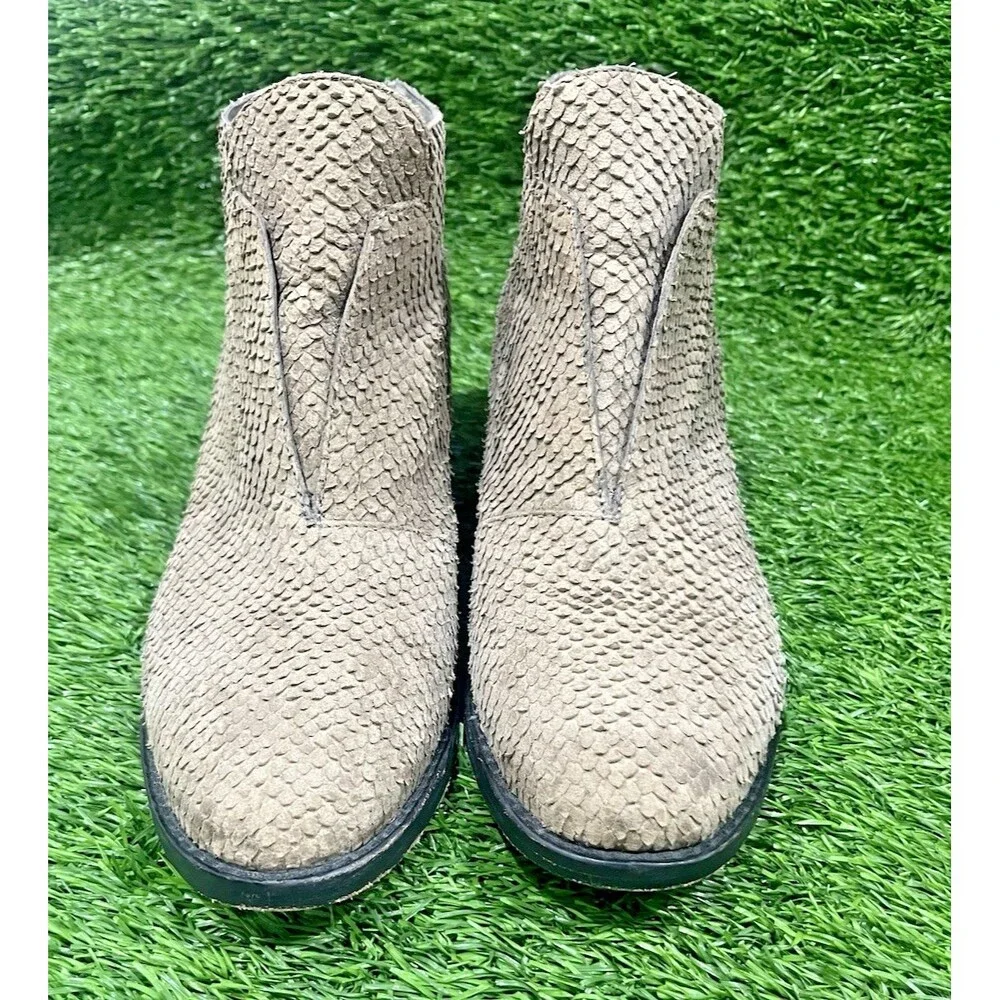 Eileen Fisher TUCK2-LT Embossed Leather Graphite Colored Booties Sz 7.5